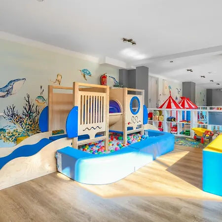 Aqua Aquapark アパートホテル ミエンジズドロイェ