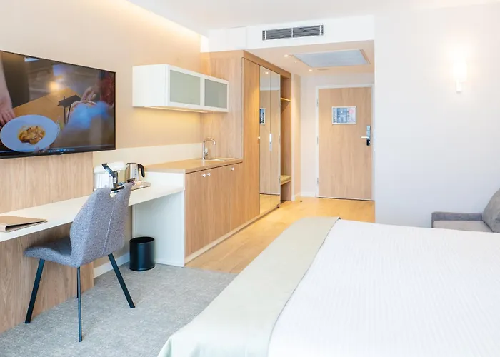 Aqua Aquapark Aparthotel 4*